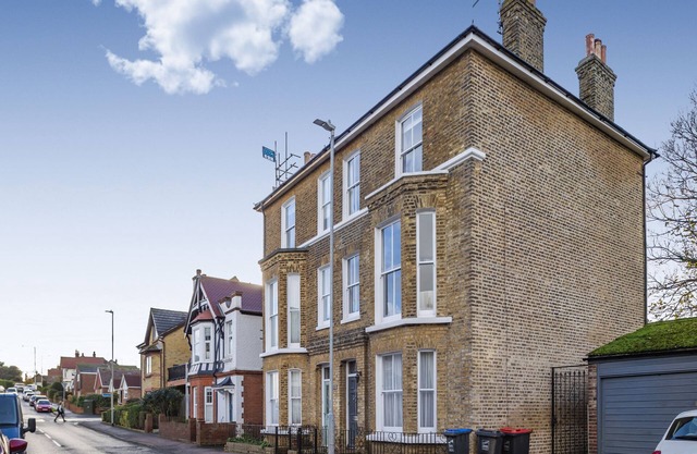 Spacious four bedroom house with wood burner and an amazing seaside location.