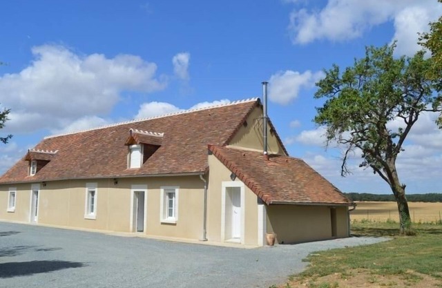 Spacious Country House for 12 with Large Garden near Levroux and Beauval Zoo