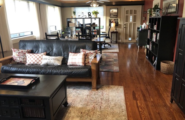 Spacious garage apartment in Winter Garden that sleeps four.