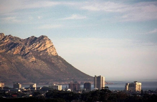 spacious, gemuetl. self-catering apartment with pool, a few minutes from the beach