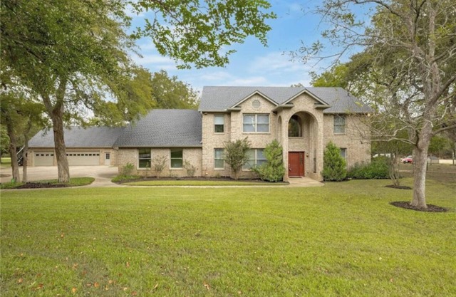 Spacious, Getaway? 5 bedroom on 5 beautiful acres? Ask about our event hosting!