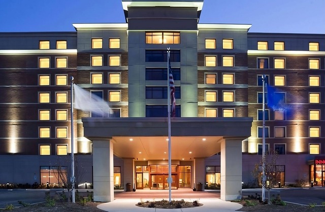 Spacious Good-Value Accommodation! Pool, Free Parking, Pets Allowed