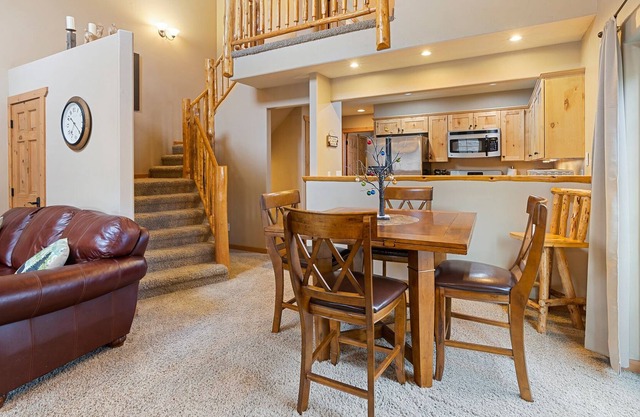 Spacious Gorgeous Chalet for Families. Private Garage & Minutes to Silver Mt.