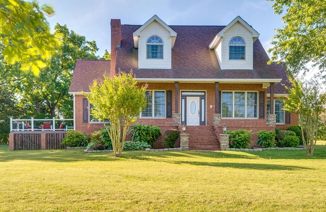 Spacious Greenbrier Vacation Rental on ~ 4 Acres!