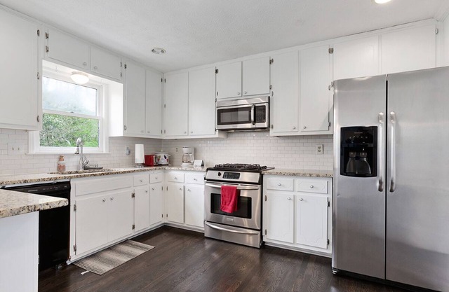 Spacious Home (5 beds/3.5B) in Lilburn