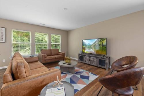 Spacious Home, Large Groups, 5mi from DT Raleigh!