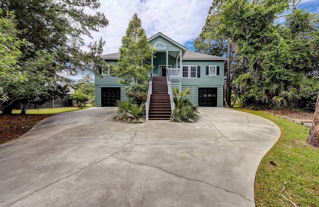 Spacious home near beach with access to resort amenities & free state park entry