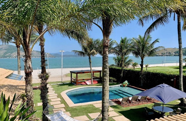 Spacious home with pool in Mangaratiba