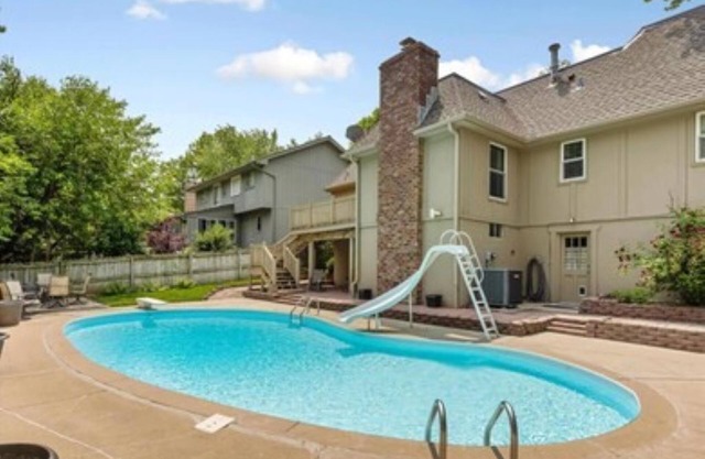 Spacious Home with Pool Hot Tub and Arcade Games . Great Quiet and Safe Location