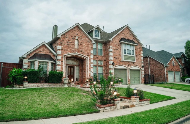 Spacious house just under 4000sqft 15 minutes from cowboys and rangers stadiums.