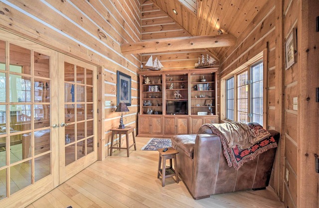 Spacious House w/Boat Dock on Red Cedar Lake