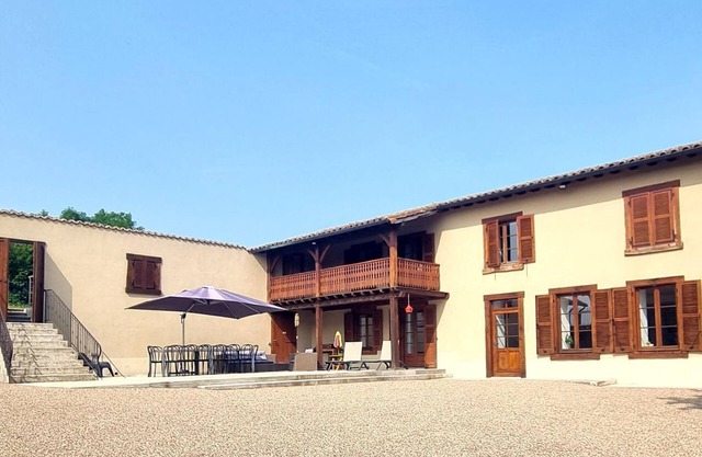 Spacious house with pool, spa and sauna in Cezay