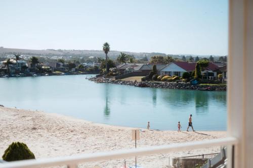 Spacious Lake Front Home- Private Beach