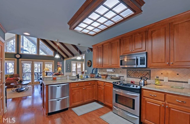 Spacious Lake Home, Huge Dock, Gorgeous Views!