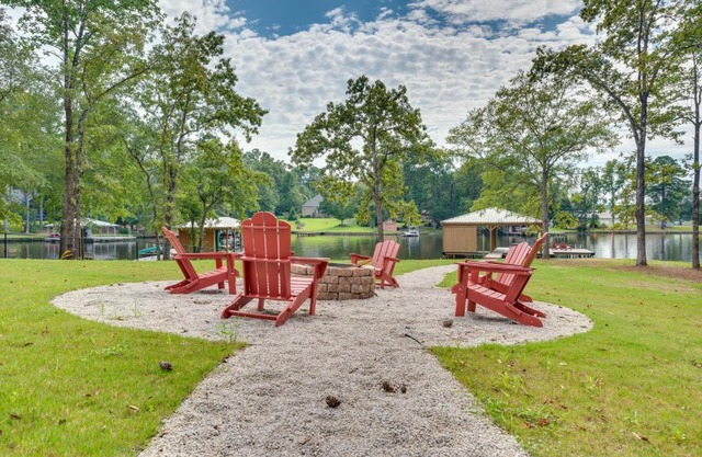 Spacious Lake Sinclair Vacation Rental with Dock!