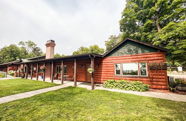 Spacious Lakefront Getaway - Perfect for Families & Events