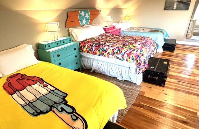 Spacious Lakeview Townhome, Pet-Friendly w/Dock & Boatslip