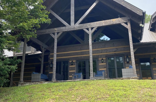 Spacious lodge in peaceful mountain cove with trails, pond, waterfalls and more!