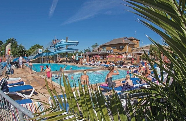 Spacious lodge with one double with ensuite shower and two twin.