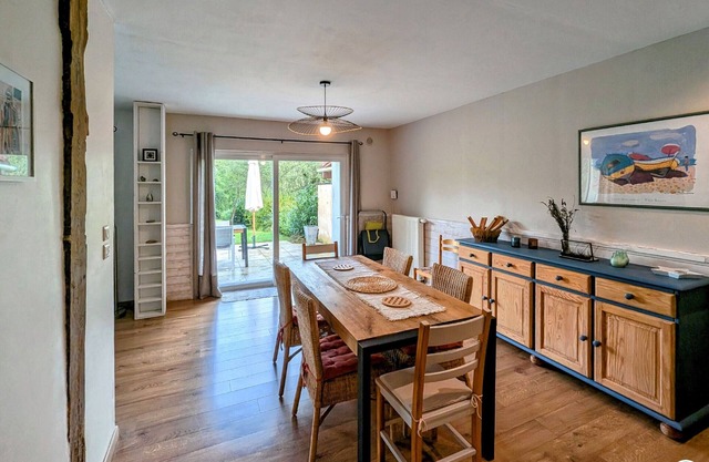 Spacious lodging in Errevet: nature, comfort & private parking