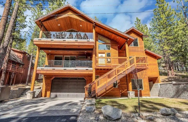 Spacious Luxury Home Close to Skiing and Lake