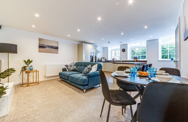 Spacious & Modern 2-Bedroom House