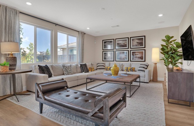 Spacious & modern 5-bedroom home in peaceful Lathrop