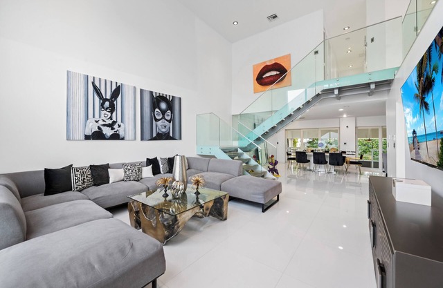 Spacious modern 6-bedroom villa in charming venetian islands