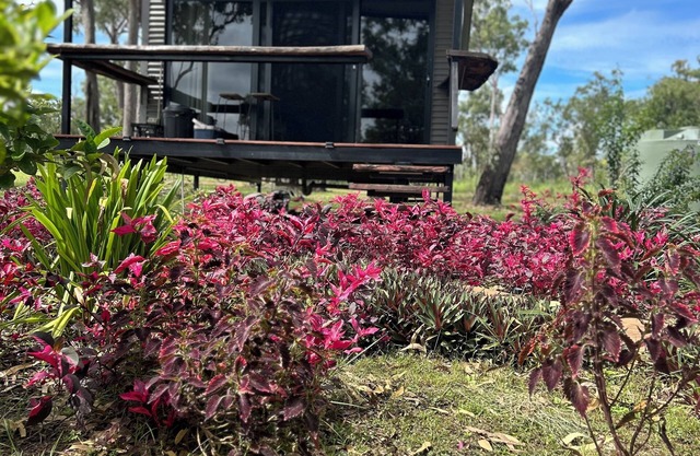 Spacious modern Bungalow Desert Rose: 10 minutes to Litchfield National Park