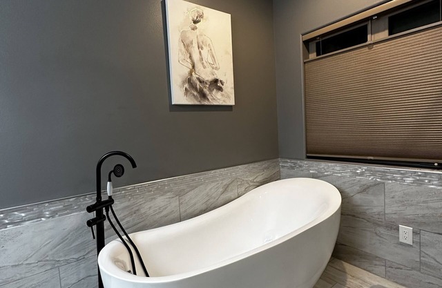 Spacious Modern Home with a Perfectly Convenient Location!