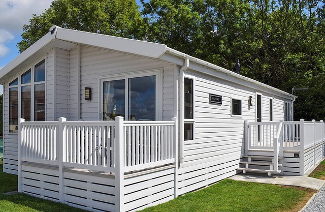 Spacious, modern lodge with two doubles and one twin.