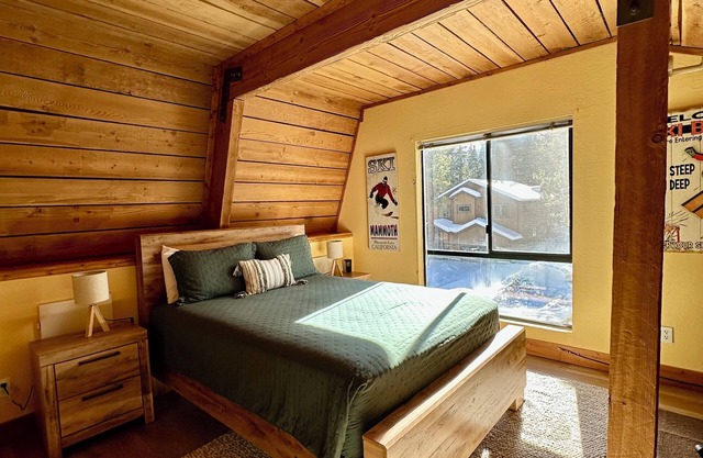 Spacious Mountain Escape -1BR +Large Loft, 2 Bath, Perfect for Families & Groups