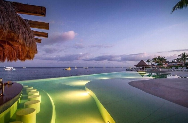 Spacious Studio at Caribbean with Beach & Pools