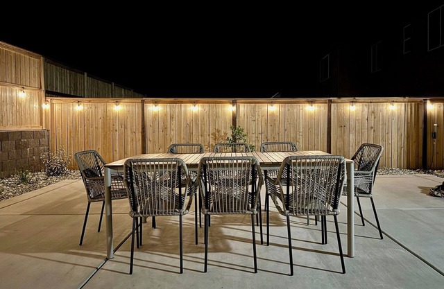 Spacious new house in Folsom Ranch, w/outdoor backyard and BBQ grill 4BD/3BA