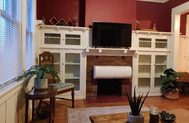 Spacious New York Style Studio Apartment Walking Distance to Hospitals