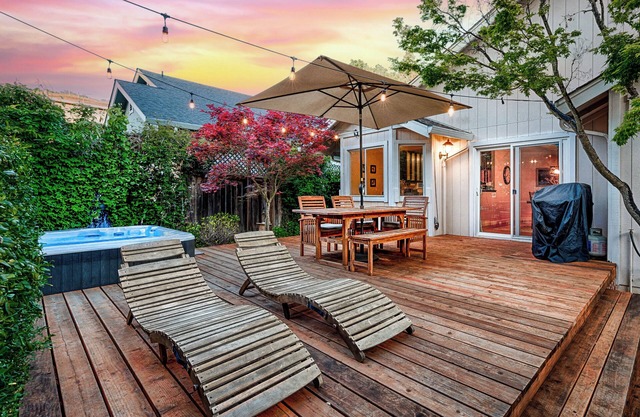 Spacious Oasis, Backyard Rose Garden Hot Tub 3BR/2BA. 5 mins to vineyards!