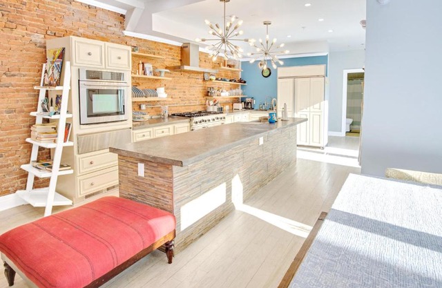 Spacious Oasis - Parking, Private Patio & Roofdeck