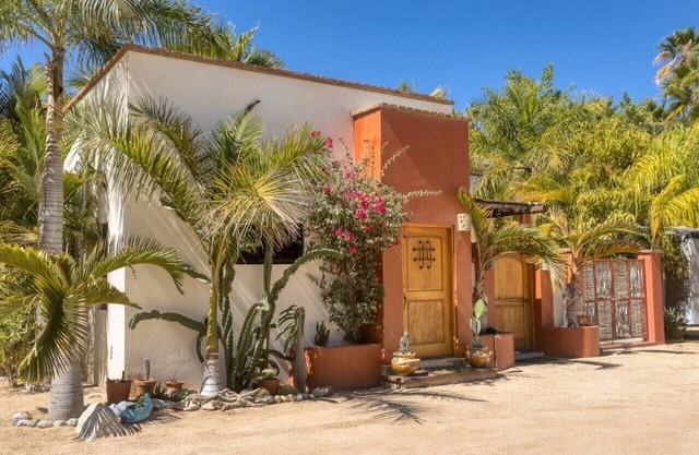 Spacious one bedroom casa conveniently located in downtown Los Barilles