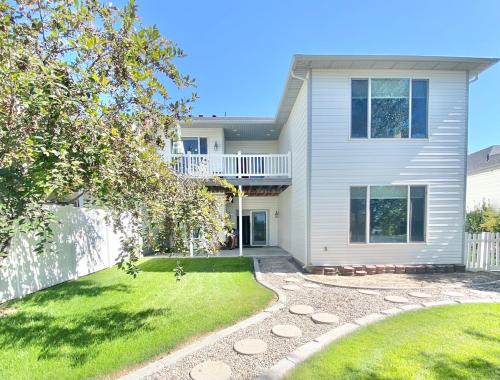 Spacious open home near hospital and university