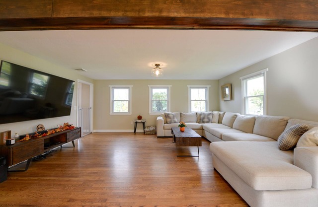 Spacious Oxford Home w/Pool - 4 Mi to Lake!