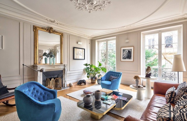 Spacious Parisian Apartment in Historic building, Private Garden