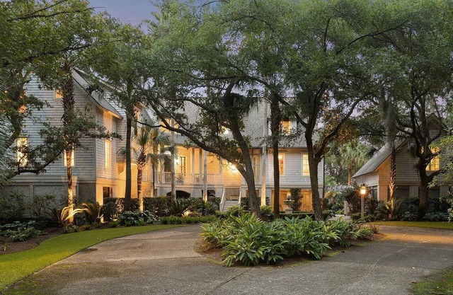 Spacious Pet-friendly 6-bedroom home with amazing views/dock on Seabrook Island.