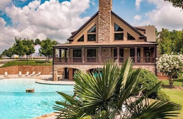 Spacious & private 4-bedroom home in the beautiful Manor homes of Chateau Elan!