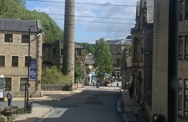 Spacious Quiet Apartment with Log Burner & Patio in the Centre ofHebden Bridge .