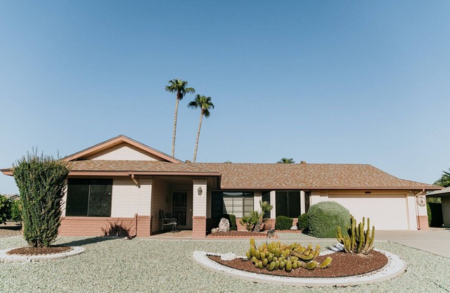 Spacious Rambler l Quiet Golf Community l Near Sports Arenas