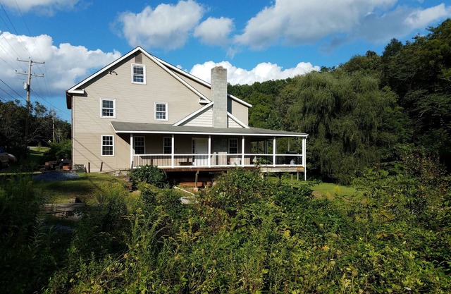 Spacious! Recent Remodel! 6 Min. to Raystown Lake! Linens&Towels provided!