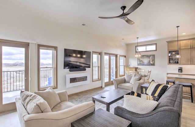 Spacious Recently Built Home < 1 Mi to Lake!