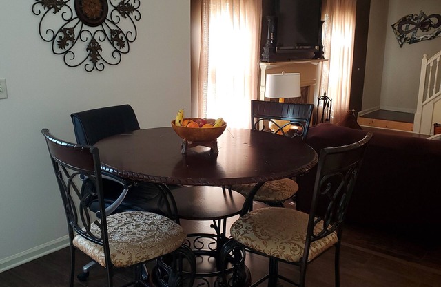 Spacious, Relaxing, Fun Home away from Home. sleeps up to 10