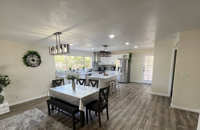 Spacious Remodeled 4 bedroom Fraizer Park Home