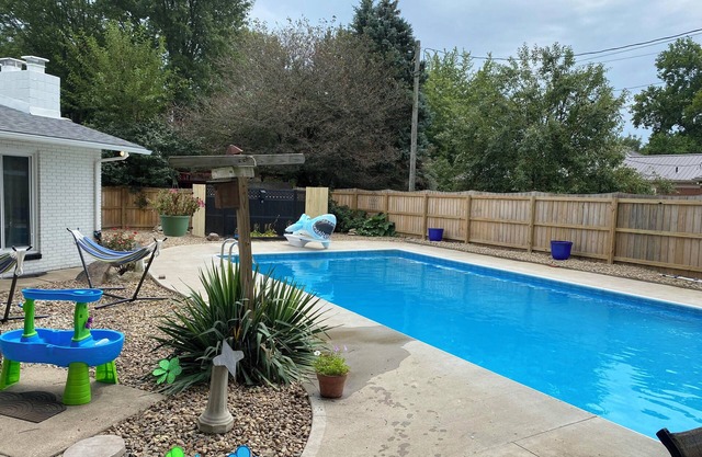 Spacious Retreat: Sleeps 16 with pool, hot tub, Game Room, and Fitness Room